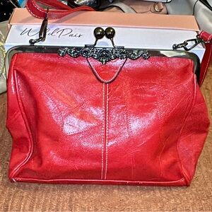 Retro style vegan leather purse with sexy kiss-lock closure.